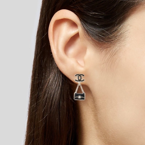 Chanel: Handbag CC Logo Mini Gold Drop Earrings - Picture 5 of 6